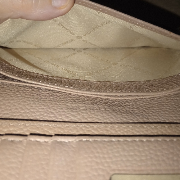 Michael kors Veronica Medium Saffiano Leather Dome Satchel with Matching Wallet - Picture 16 of 16